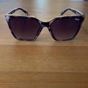 Quay ‘Level Up’ women’s sunglasses with clear case and ombré sunglass cloth